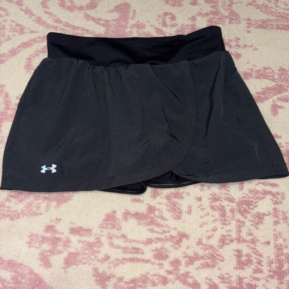 Under Armour Black and Dark Gray Athletic Skort with Built-In Shorts Women’s S